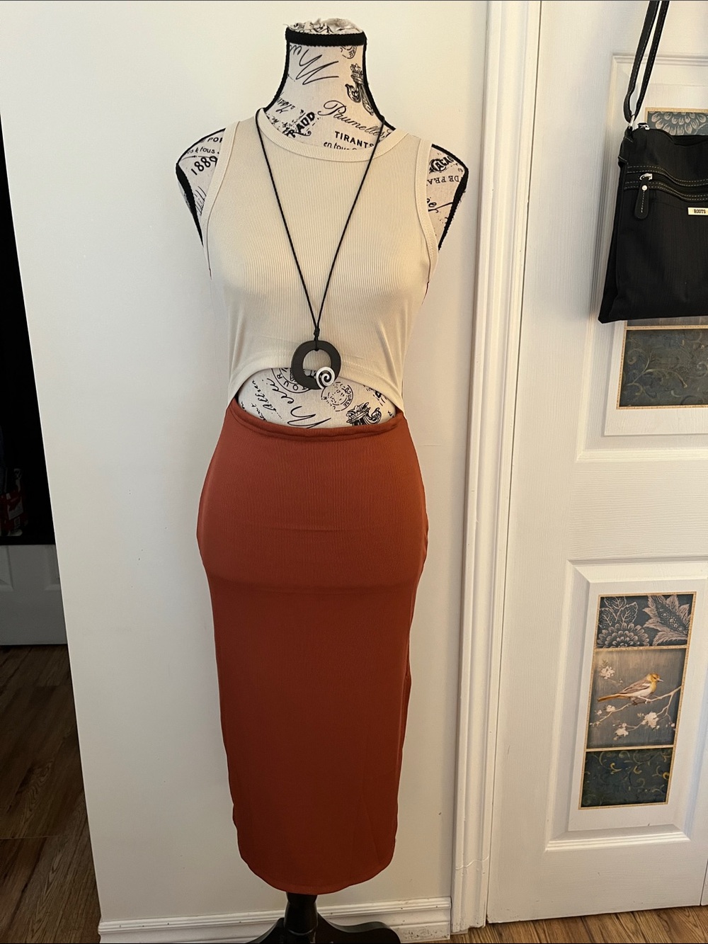 High-Rise Rust Midi Pencil Skirt - Sleek Stretch Fit